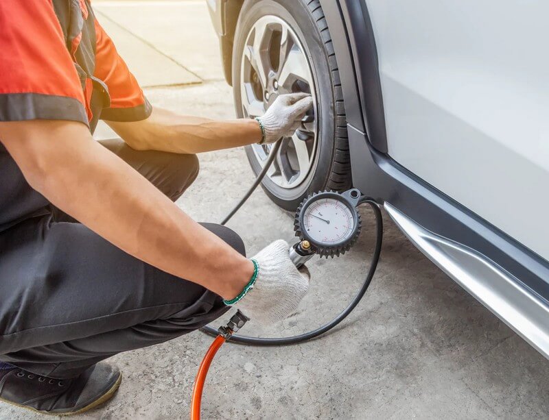 mechanic inflating tires with nitrogen