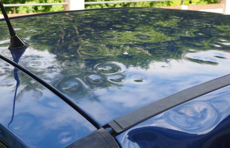 Damage caused by hail on a vehicle