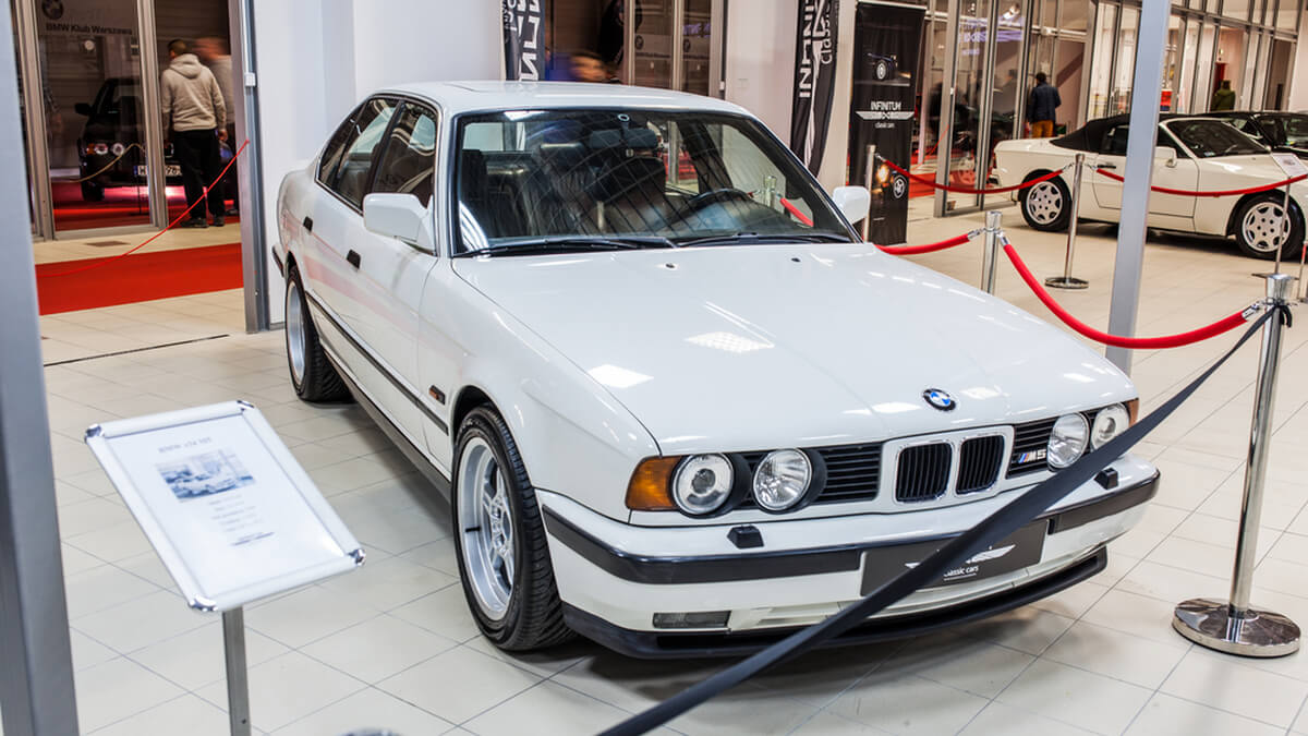 White BMW e34 M5