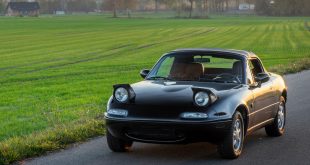 Black Mazda Miata MX-5 (NA)