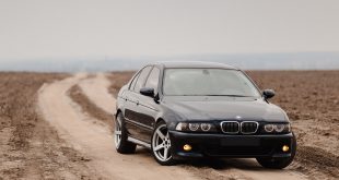 Black BMW E39 M5