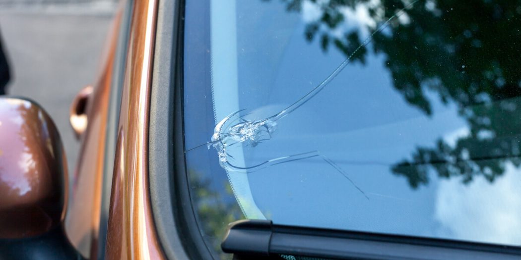 Windshield Chips and Cracks Repairs the Complete Guide