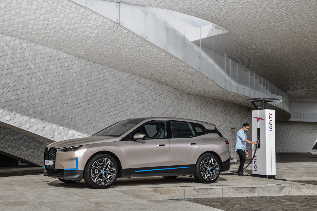 BMW iX 