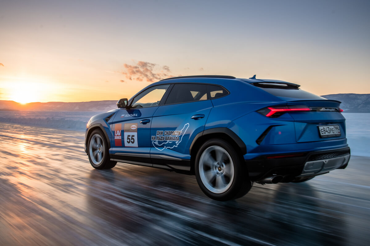 Urus Sets a World Speed Record on Ice at 185 MPH