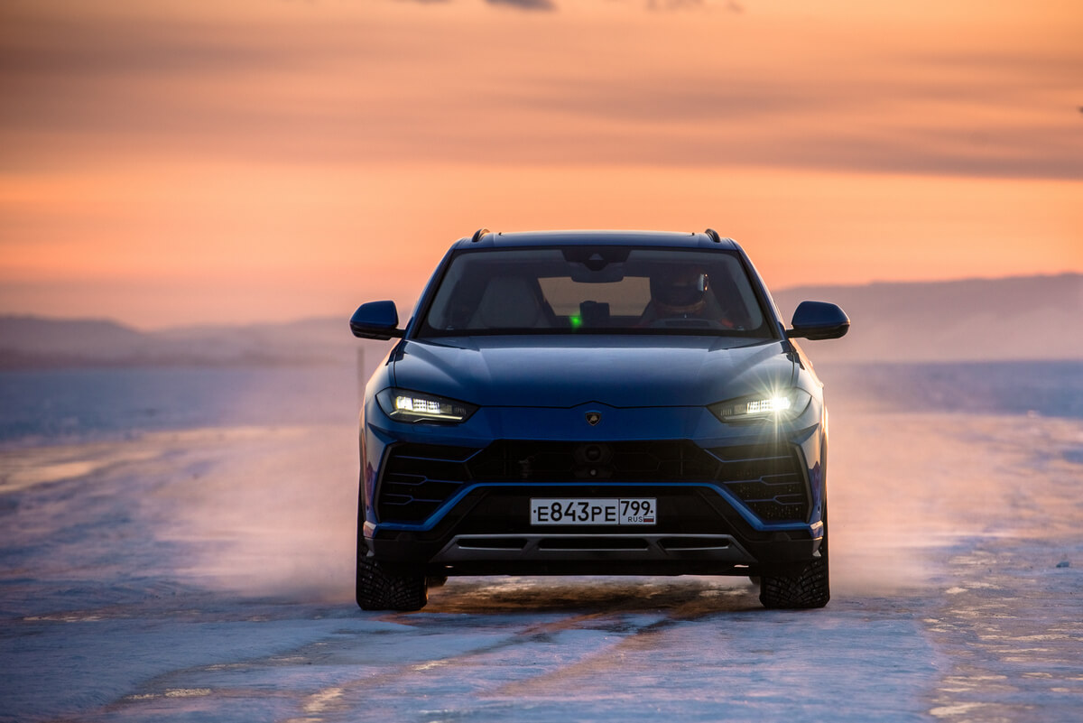 Urus Sets a World Speed Record on Ice at 185 MPH