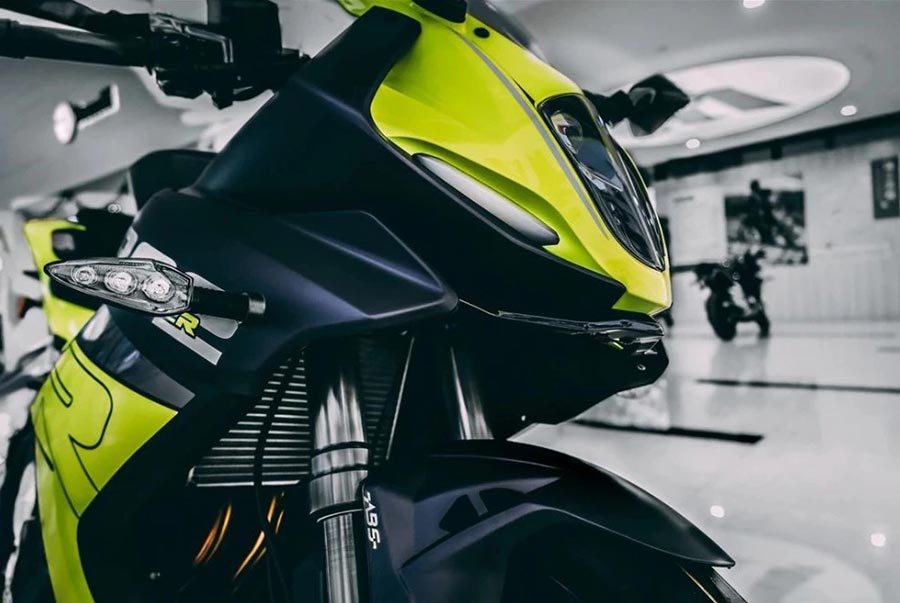 Benelli 302R headlight