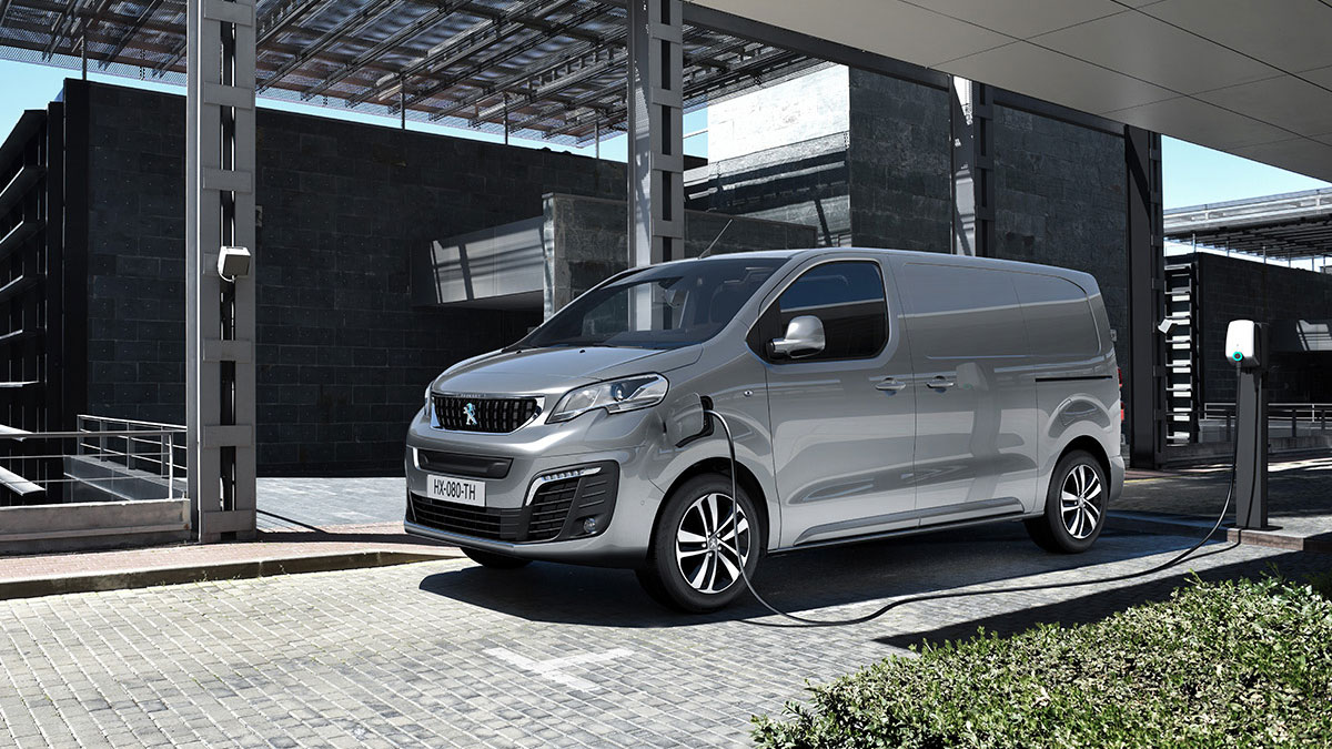 Peugeot e-Expert front 3/4