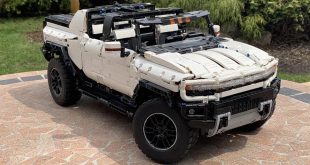 LEGO Hummer EV