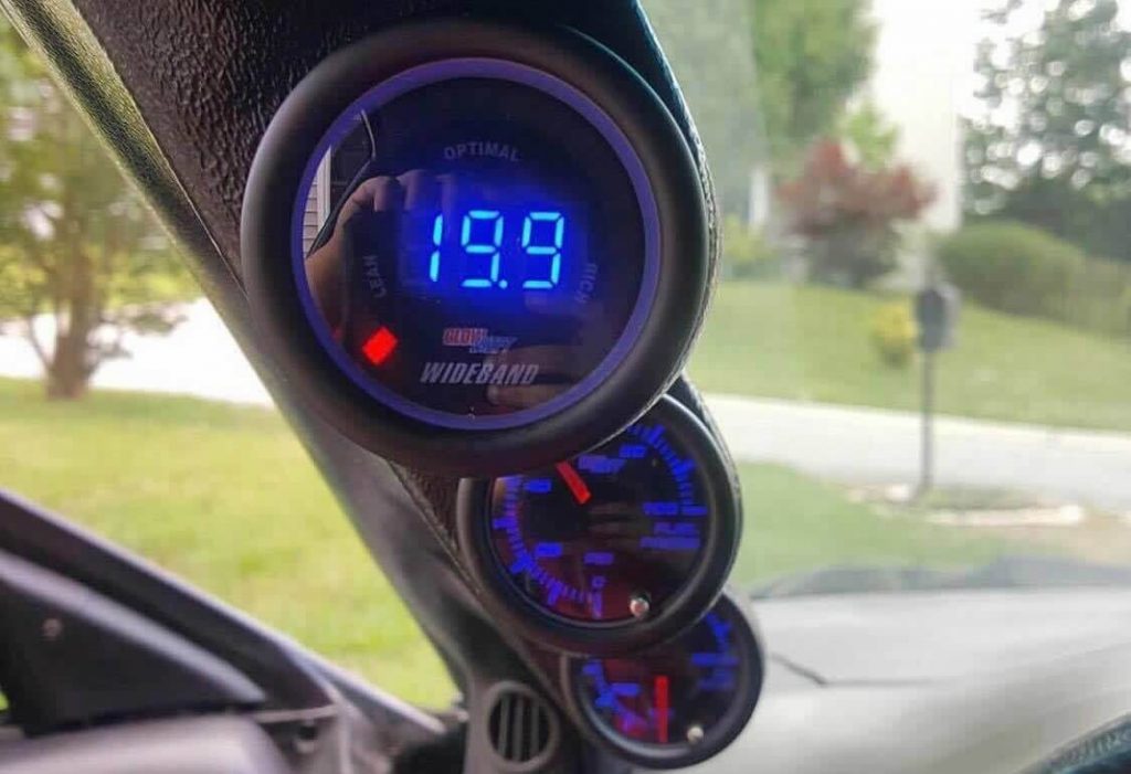 wideband gauge in A-pillar tripod