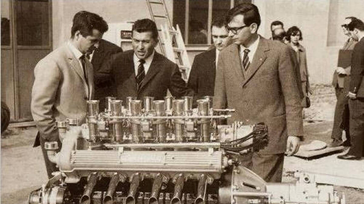 Lamborghini V12 engine prototype