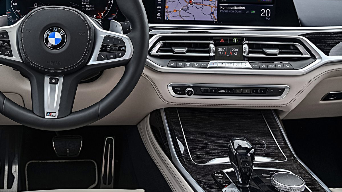 BMW X7 cupholder class action lawsuit