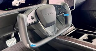 Tesla Model S yoke peeling off