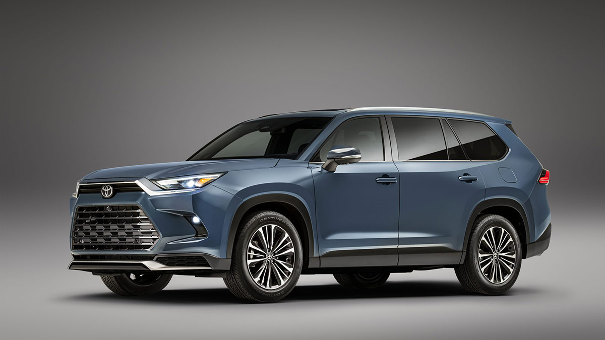 2024 Toyota Grand Highlander front 3/4