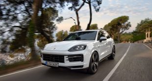 Porsche Presents Third E-Hybrid Variant of the Cayenne
