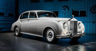 Ringbrothers' '61 Rolls-Royce Silver Cloud II Paramount Unveiled at SEMA — The Perfect Restomod Doesn't Exi-