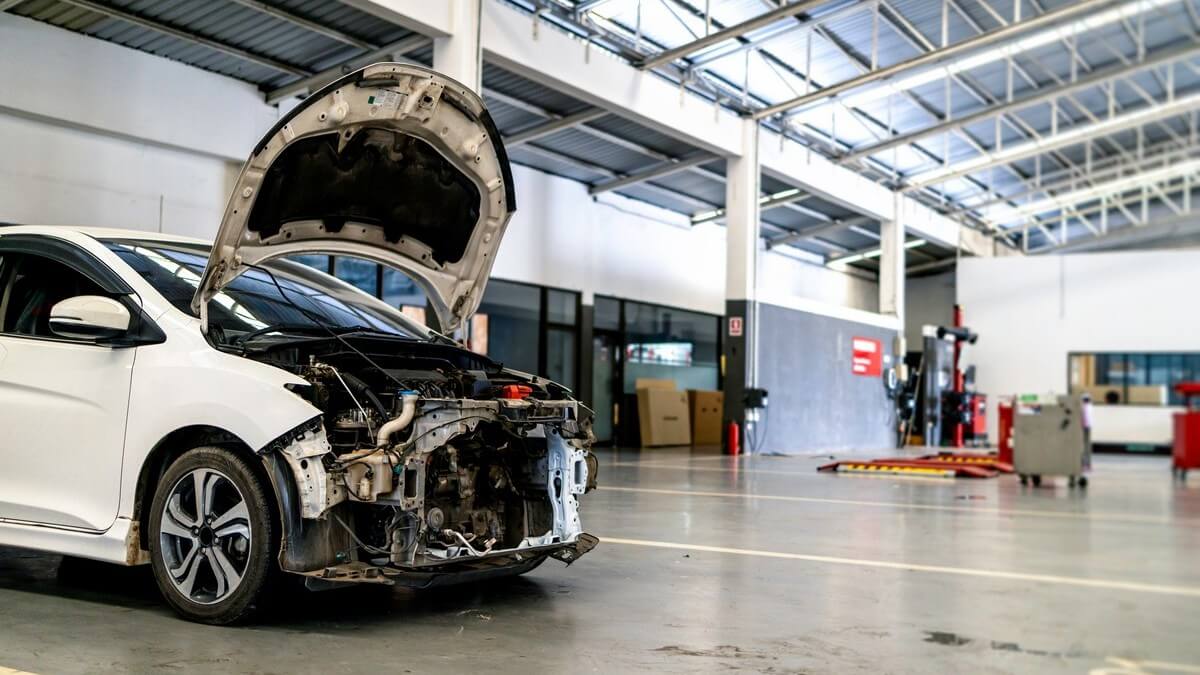 Auto repair service center