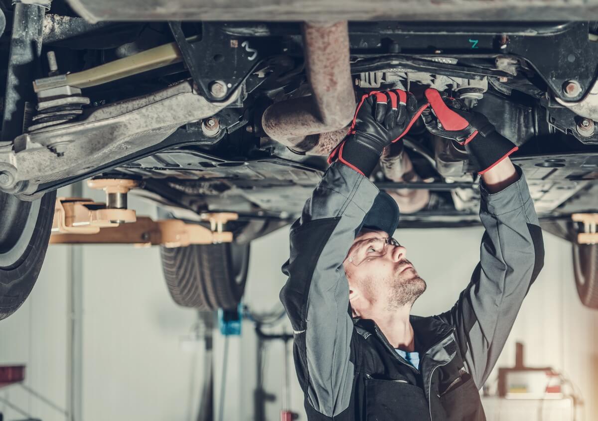 Mechanic fixing car
