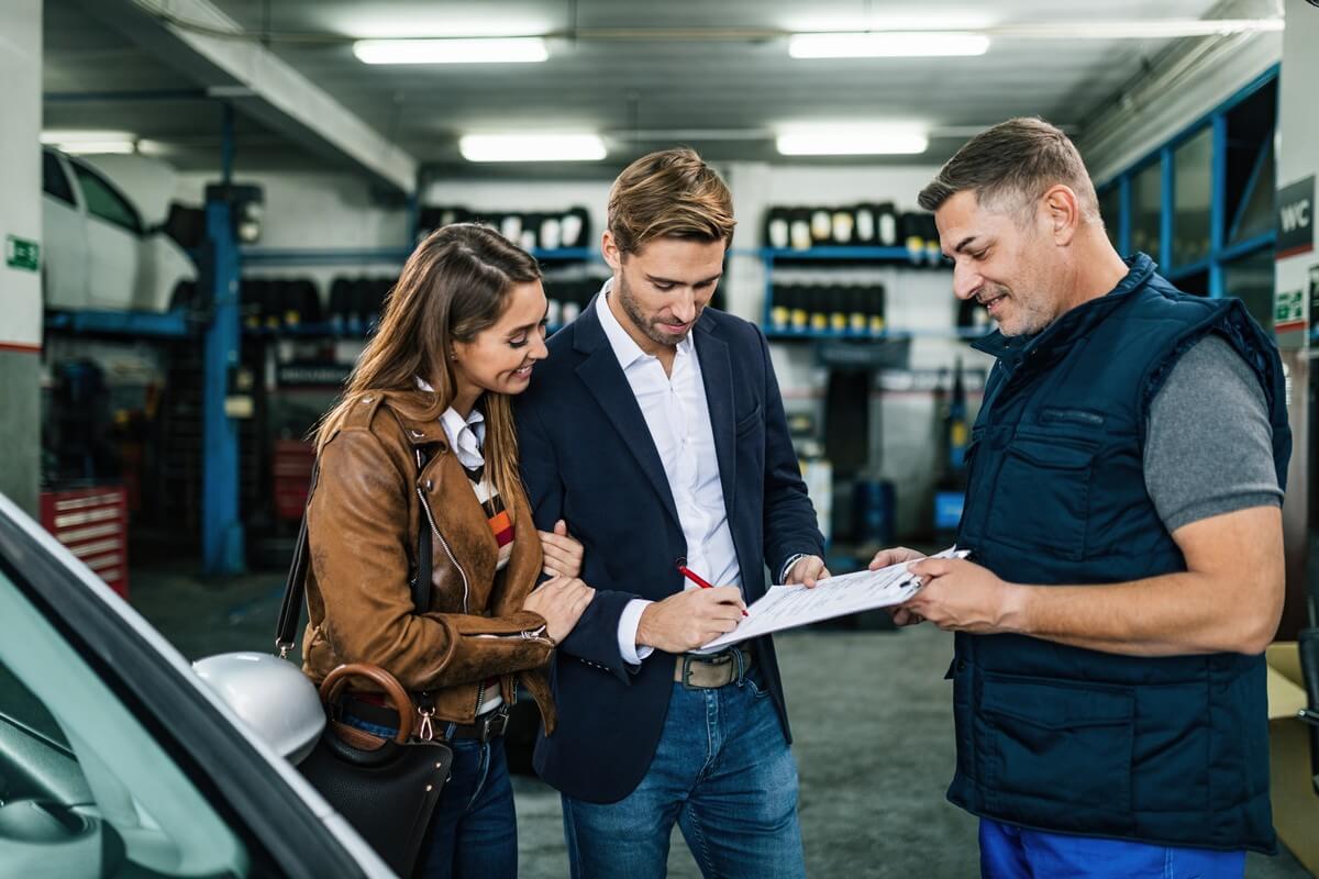 auto repair shop satisfied clients