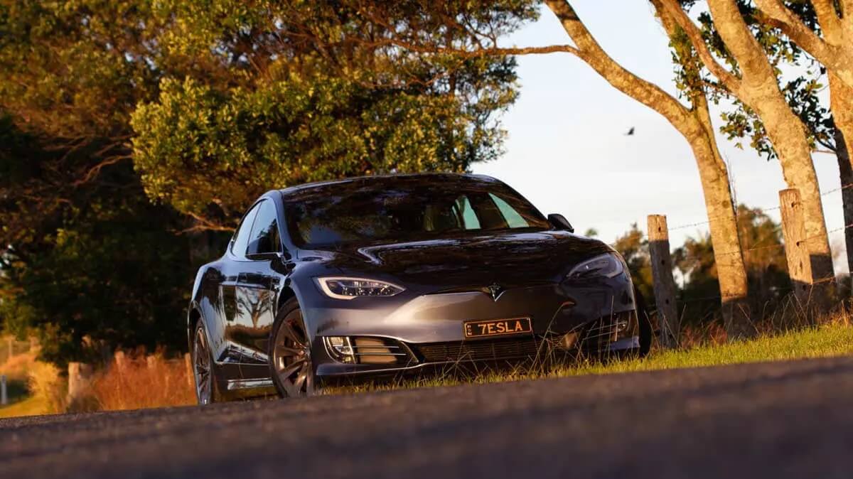 400 miles Tesla Model S