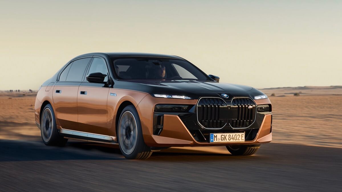 BMW i7 M70