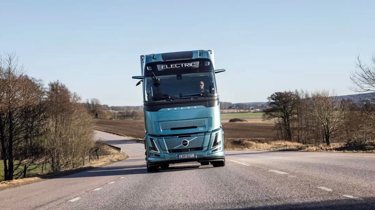 Volvo electric semi truck