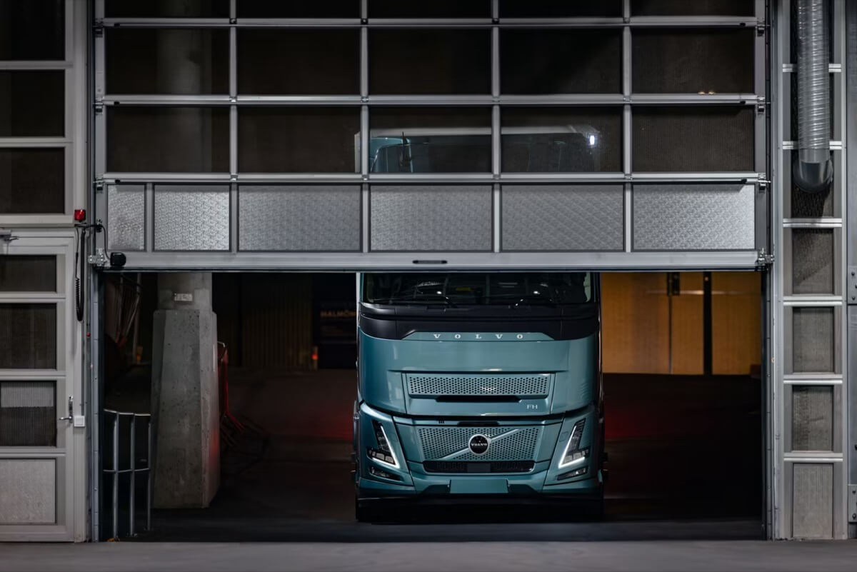 Volvo electric semi truck